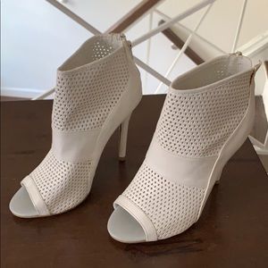 Selling White Peak Toe Sandals